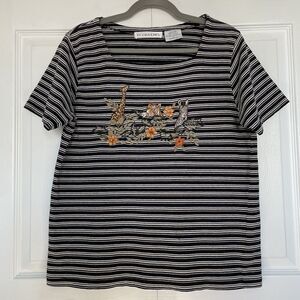VTG Victoria Jones Black Striped Safari Embroidered T-Shirt Women’s Size L